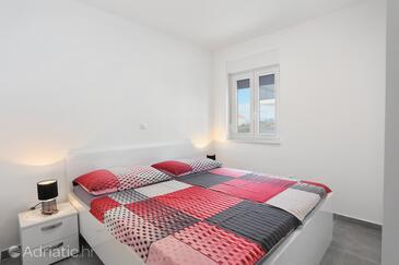 Apartmanok családok részére medencével Mavarstica, Ciovo - 18642