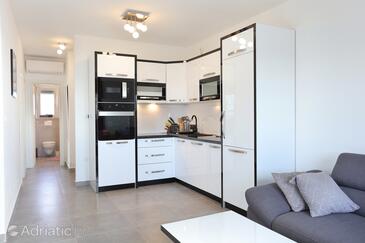 Apartamentos con piscina adecuados para familias con niños Mavarstica, Ciovo - 18642