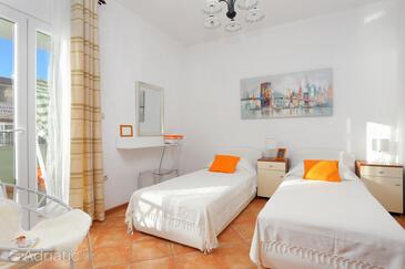 Apartments by the sea Seget Donji, Trogir - 18648