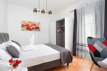 Apartments by the sea Seget Donji, Trogir - 18648