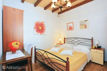 Apartments by the sea Seget Donji, Trogir - 18648