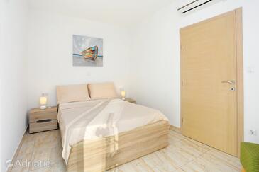 Apartments by the sea Seget Donji, Trogir - 18648