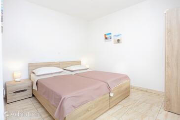 Apartments by the sea Seget Donji, Trogir - 18648