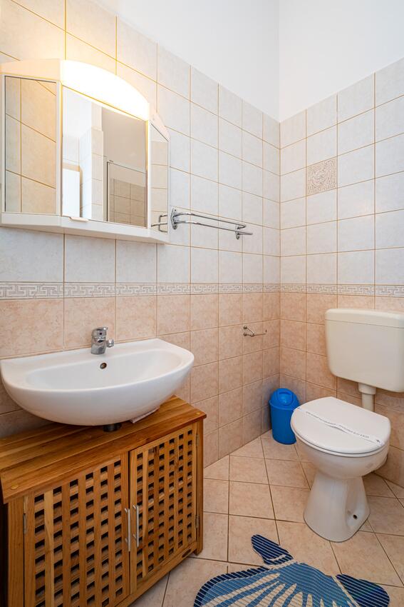A-18652-a - Privatni smještaj - Apartmani uz more Privlaka, Zadar