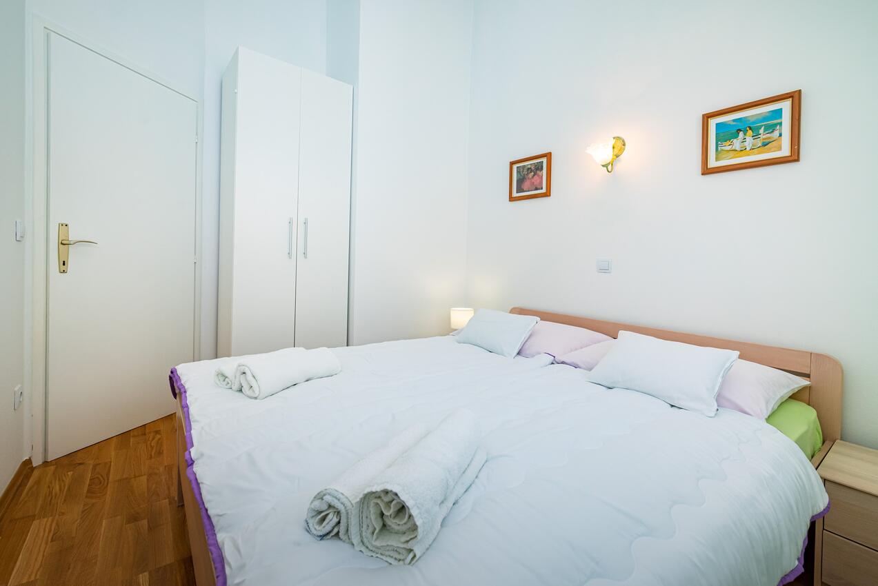 A-18652-a - Privatni smještaj - Apartmani uz more Privlaka, Zadar