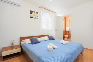 Room Kaštel Štafilić, Kaštela (S-18673-a)
