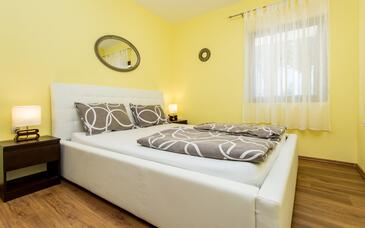 Apartmaji z bazenom za družine z otroci Šilo, Krk - 18677