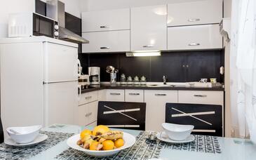 Apartmani s bazenom pogodni za obitelji s djecom Šilo, Krk - 18677