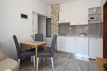 Leiligheter med parkering Baska, Krk - 18716