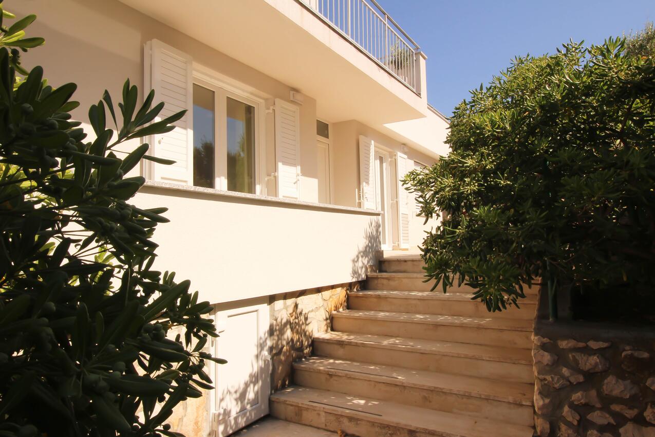 Courtyard - Apartments by the sea Šilo, Krk