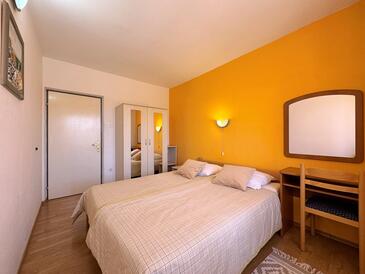 Ferienwohnungen mit Parkplatz Silo, Krk - 18724