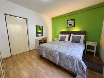 Ferienwohnungen mit Parkplatz Silo, Krk - 18724