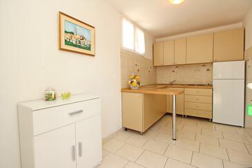 Appartamenti con parcheggio Silo, Veglia - Krk - 18751