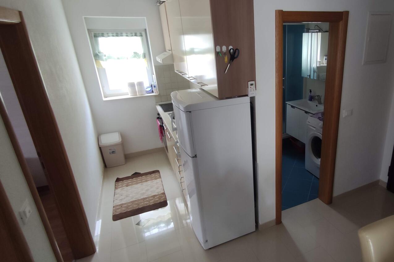 Apartments by the sea Promajna, Makarska - 18772