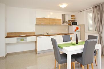 Apartmaji z bazenom Baška, Krk - 18780