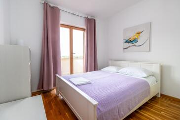 Apartments with parking space Pakoštane, Biograd - 18782