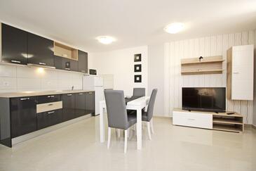 Appartamenti con piscina Baska, Veglia - Krk - 18785