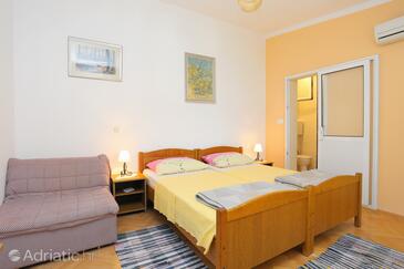 Apartments by the sea Arbanija, Čiovo - 18797