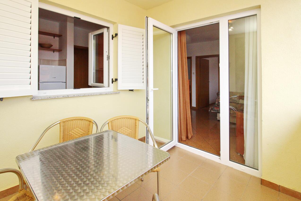 A-18804-b - Alloggi privati - Appartamenti con parcheggio Baska, Veglia - Krk