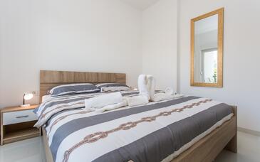 Ferienwohnungen mit Parkplatz Baska, Krk - 18808