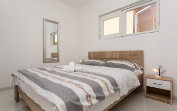 Apartments with parking space Baška, Krk - 18808