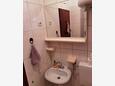 Sveti Filip i Jakov, Bathroom in the studio-apartment, WiFi.