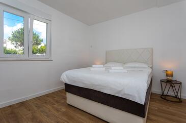 Apartmaji s parkingom Baška, Krk - 18818