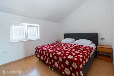 Family-friendly apartments with swimming pool Nin, Zadar - 18821