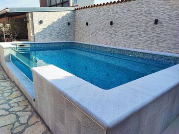 Accommodation Croatia - apartments, houses and rooms Family-friendly apartments with swimming pool Pula - 18826 Adriatic.hr