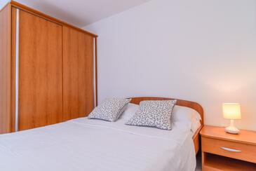 Family-friendly apartments with swimming pool Okrug Gornji, Čiovo - 18827