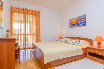 Family-friendly apartments with swimming pool Okrug Gornji, Čiovo - 18827