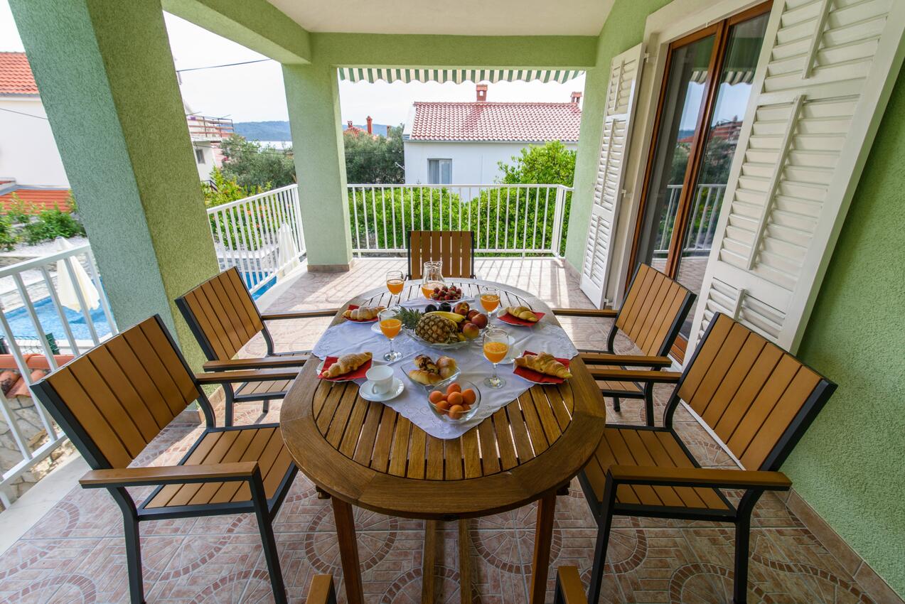 Family-friendly apartments with swimming pool Okrug Gornji, Čiovo - 18827