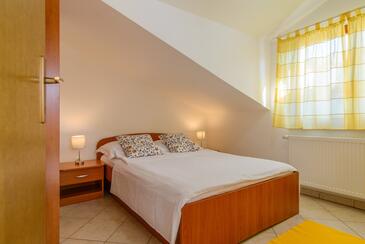 Family-friendly apartments with swimming pool Okrug Gornji, Čiovo - 18827