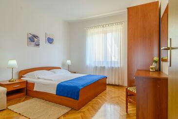 Family-friendly apartments with swimming pool Okrug Gornji, Čiovo - 18827