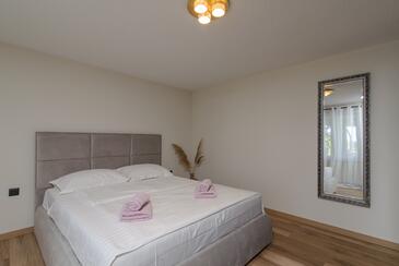 Family-friendly apartments with swimming pool Okrug Gornji, Čiovo - 18827