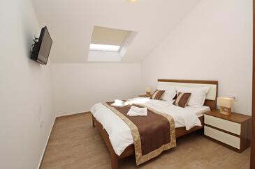 Apartments by the sea Baška, Krk - 18845