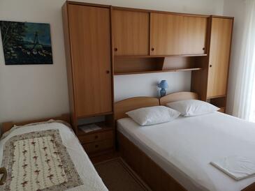 Apartments with parking space Novi Vinodolski - 18855