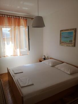 Apartments with parking space Novi Vinodolski - 18855