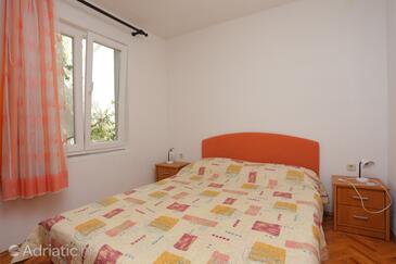 Apartments by the sea Brist, Makarska - 18859