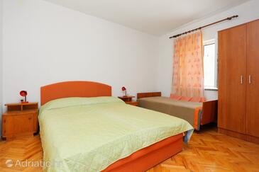 Apartments by the sea Brist, Makarska - 18859