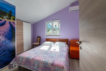 Apartments with parking space Makarska - 18898