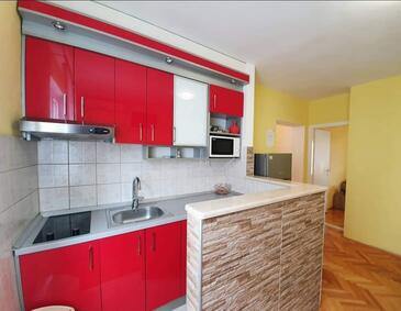 Apartments with parking space Makarska - 18898