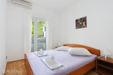 Apartments by the sea Podgora, Makarska - 18918