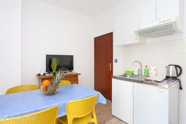 Apartments by the sea Podgora, Makarska - 18918