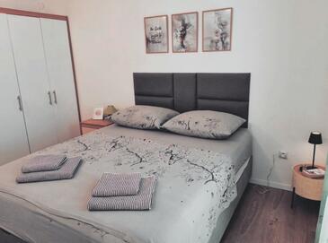 Ferienwohnungen am Meer Bucht Pokrivenik, Hvar - 18955