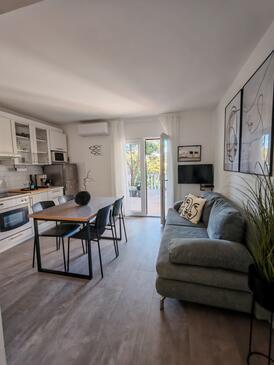 Pokrivenik, Camera di soggiorno nell'alloggi del tipo apartment, condizionatore disponibile, animali domestici ammessi e WiFi.