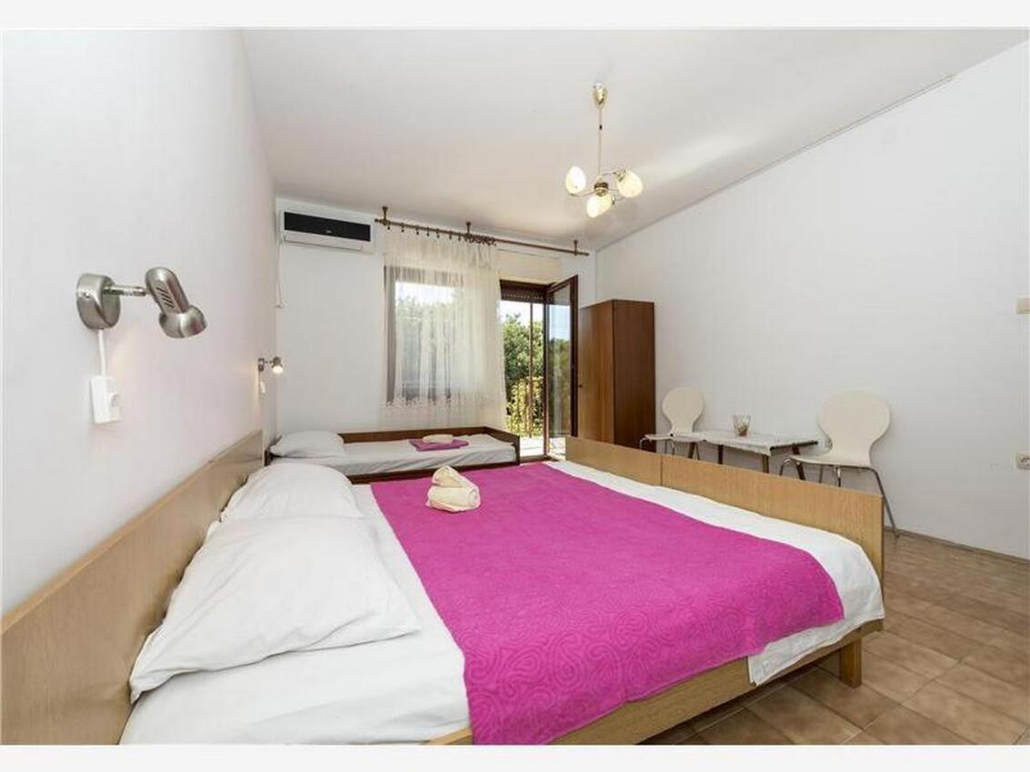 A-18959-a - Private accommodation - Apartments with WiFi Vodice
