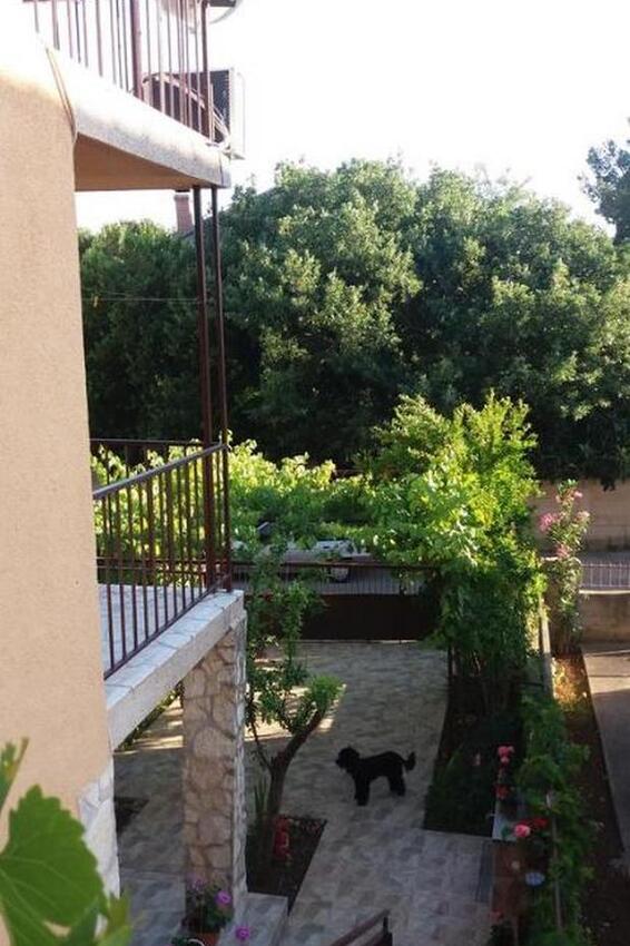 Courtyard - Apartments with WiFi Vodice
