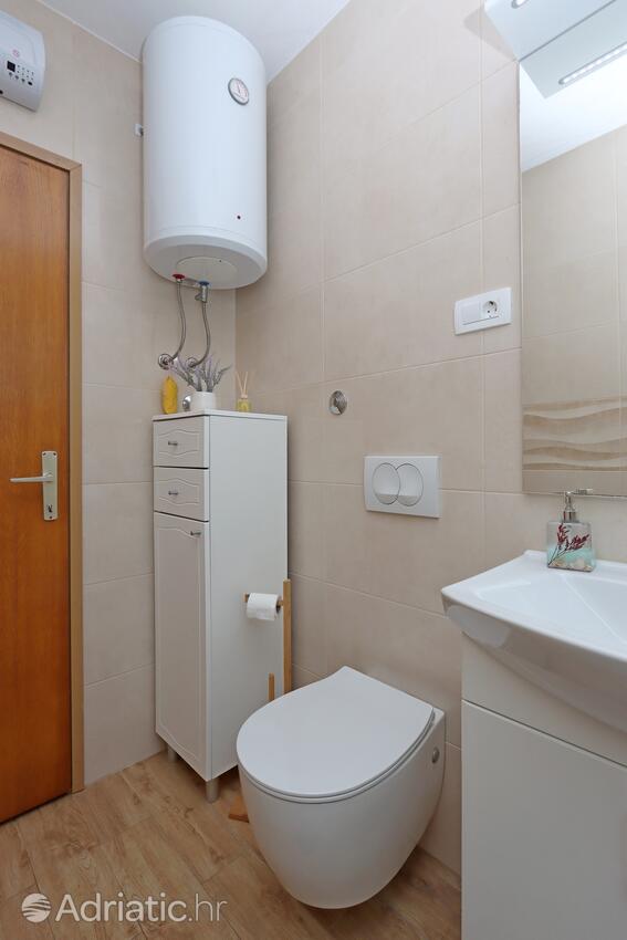A-18967-a - Zasebna namestitev - Apartmaji s parkingom Pinezići, Krk