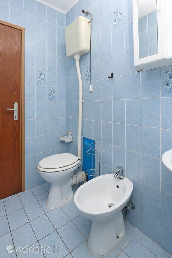 A-18967-a - Zasebna namestitev - Apartmaji s parkingom Pinezići, Krk